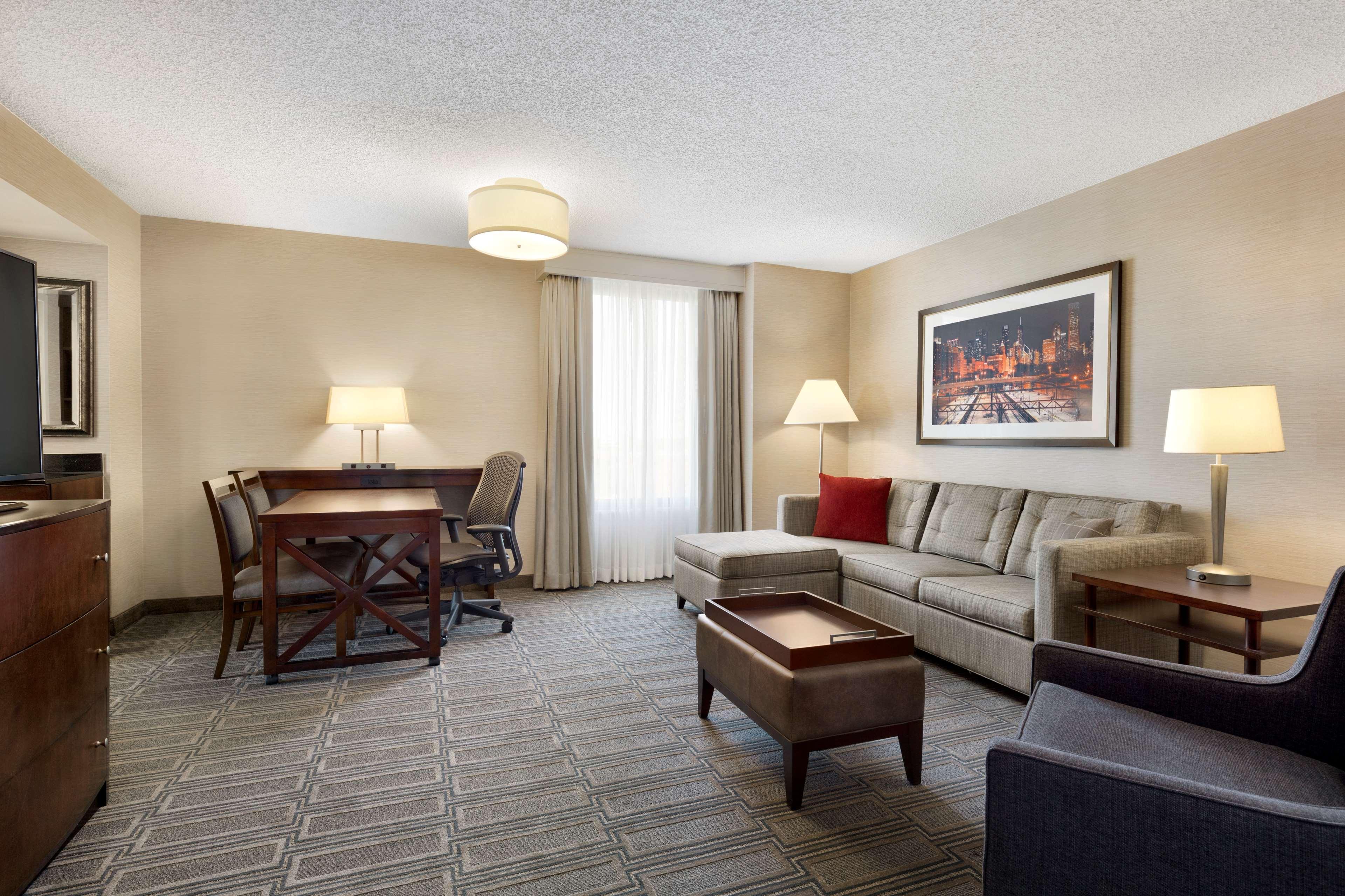 Embassy Suites By Hilton Chicago לומברד מראה חיצוני תמונה