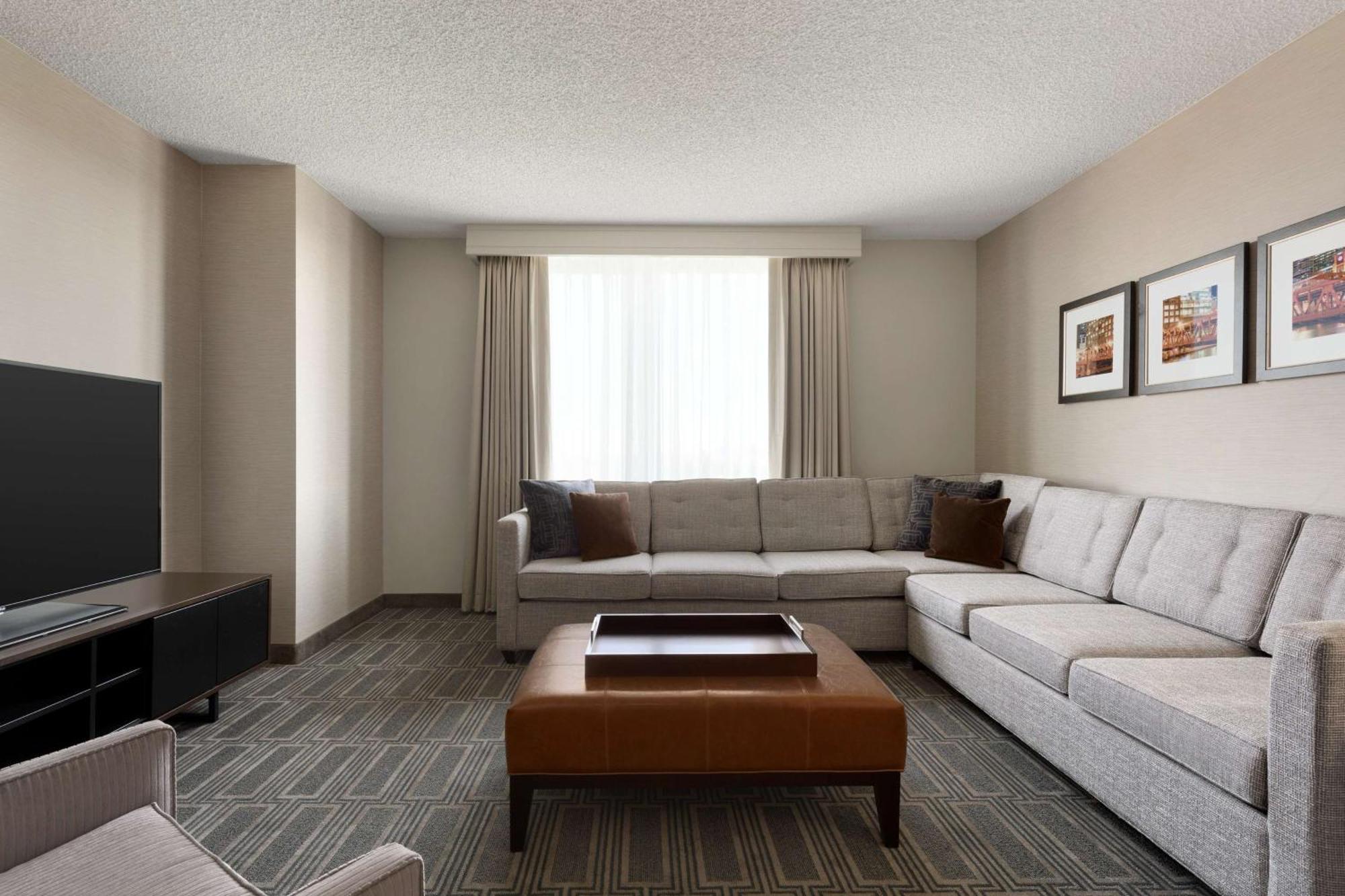 Embassy Suites By Hilton Chicago לומברד מראה חיצוני תמונה